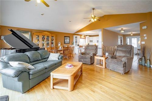 2948 North Shore Drive, Lowbanks, ON - Indoor Photo Showing Living Room