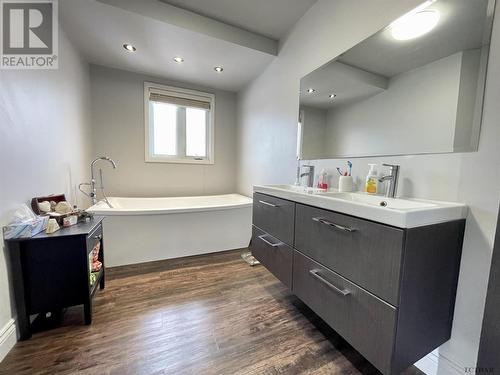 253 Crystal Cres, Temiskaming Shores, ON - Indoor Photo Showing Bathroom