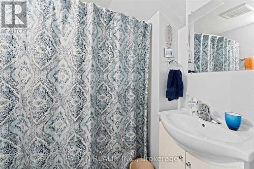 199-215 John St E, Chatham-Kent, ON - Indoor Photo Showing Bathroom