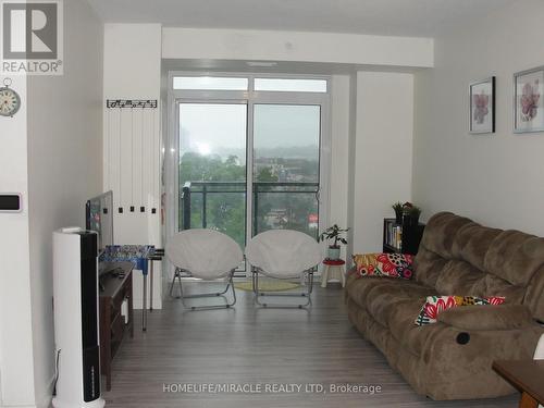 702 - 128 King St North Street, Waterloo, ON - Indoor Photo Showing Living Room
