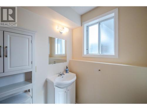 14202 Victoria Road N Unit# 12, Summerland, BC - Indoor Photo Showing Bathroom