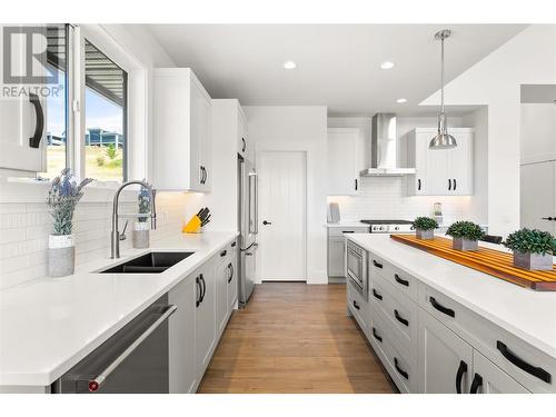 243 Grange Drive, Vernon, BC - Indoor Photo Showing Kitchen With Double Sink With Upgraded Kitchen