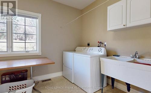 75 Woodbridge Circ, Scugog, ON - Indoor Photo Showing Laundry Room