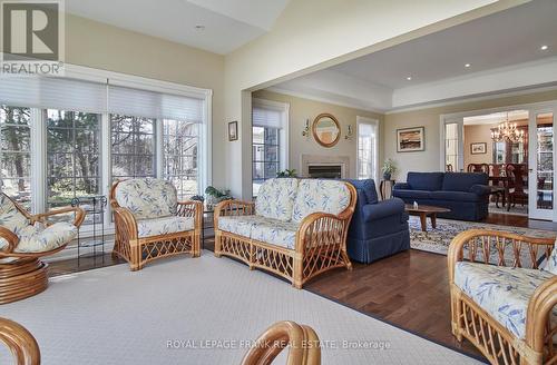 75 Woodbridge Circle, Scugog, ON - Indoor Photo Showing Living Room