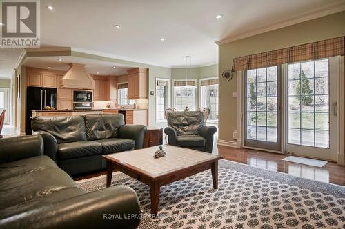 75 Woodbridge Circle, Scugog, ON - Indoor Photo Showing Living Room