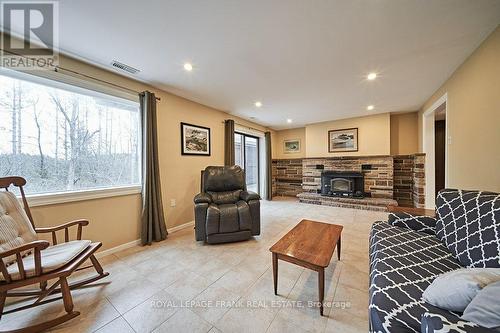 316 Wagg Rd, Uxbridge, ON - Indoor Photo Showing Living Room With Fireplace