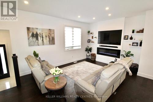 225 Devinwood Ave, Brockton, ON - Indoor Photo Showing Living Room