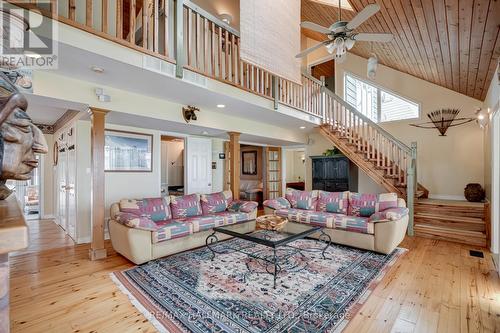 537-A Eagle Road, Georgina Islands, ON - Indoor Photo Showing Living Room