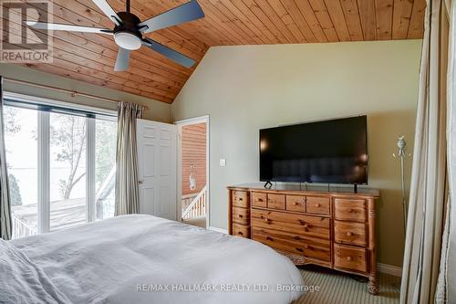 537-A Eagle Rd, Georgina Islands, ON - Indoor Photo Showing Bedroom