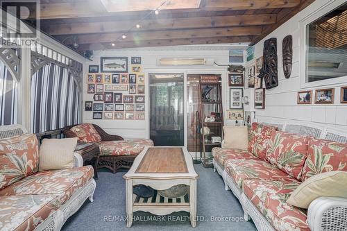537-A Eagle Rd, Georgina Islands, ON - Indoor Photo Showing Living Room
