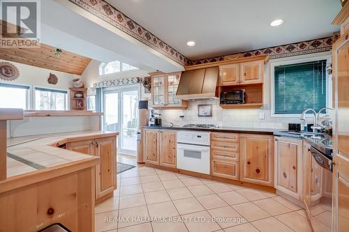 537-A Eagle Rd, Georgina Islands, ON - Indoor Photo Showing Kitchen