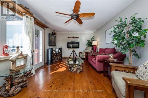 6238 Bluebird Street, Ramara, ON - Indoor Photo Showing Living Room