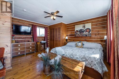 6238 Bluebird St, Ramara, ON - Indoor Photo Showing Bedroom