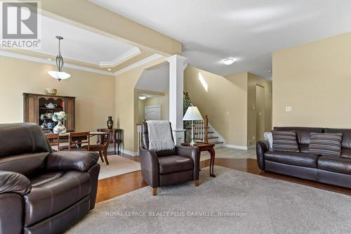 2468 Sutton Dr, Burlington, ON - Indoor Photo Showing Living Room