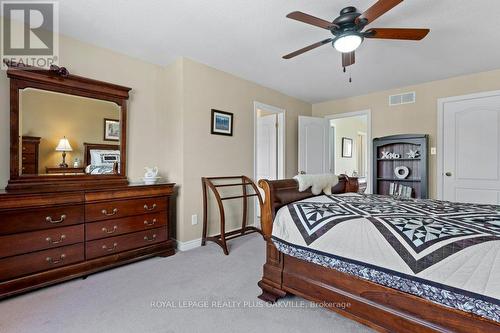 2468 Sutton Dr, Burlington, ON - Indoor Photo Showing Bedroom
