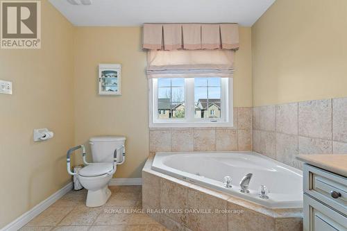 2468 Sutton Dr, Burlington, ON - Indoor Photo Showing Bathroom