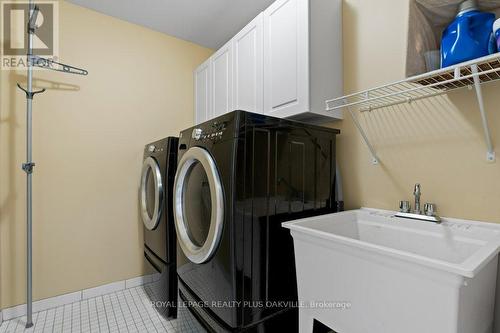2468 Sutton Dr, Burlington, ON - Indoor Photo Showing Laundry Room