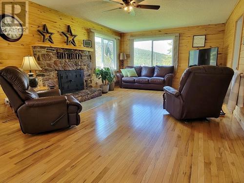 855 Vanderburgh Road, Williams Lake, BC - Indoor Photo Showing Living Room With Fireplace