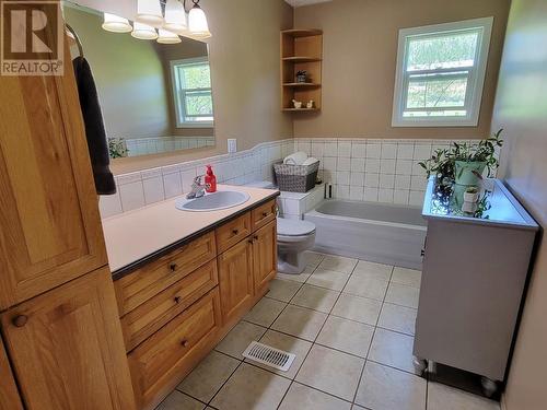 855 Vanderburgh Road, Williams Lake, BC - Indoor Photo Showing Bathroom