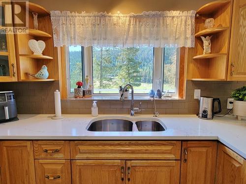 855 Vanderburgh Road, Williams Lake, BC - Indoor Photo Showing Kitchen With Double Sink