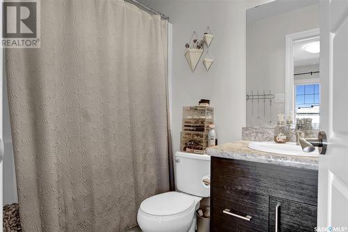 5569 Cederholm Avenue, Regina, SK - Indoor Photo Showing Bathroom