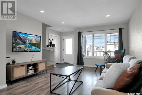 5569 Cederholm Avenue, Regina, SK - Indoor Photo Showing Living Room