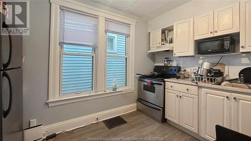 1132 Windsor Avenue, Windsor, ON - Indoor Photo Showing Kitchen