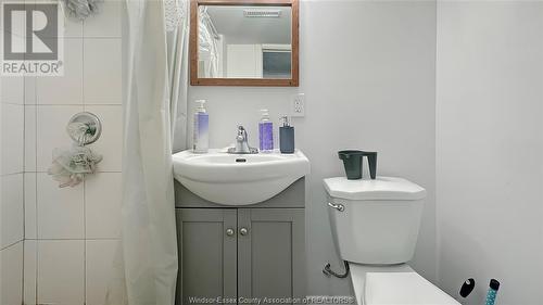 1132 Windsor Avenue, Windsor, ON - Indoor Photo Showing Bathroom