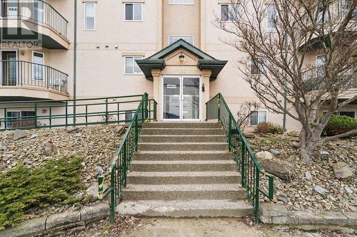 160 5 Avenue Sw Unit# 302, Salmon Arm, BC - Outdoor With Balcony