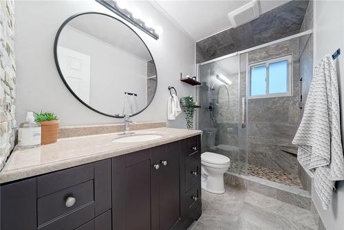 30 Burdock Boulevard, Brantford, ON - Indoor Photo Showing Bathroom