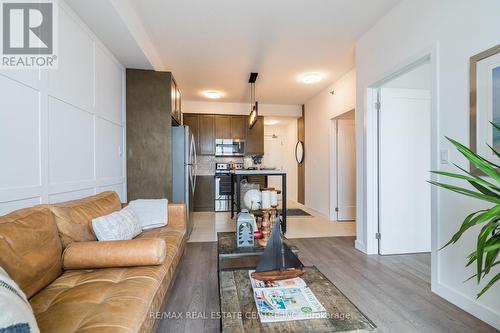 313 - 2490 Old Bronte Road, Oakville, ON - Indoor Photo Showing Living Room