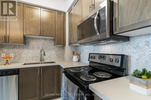 #313 -2490 Old Bronte Rd, Oakville, ON - Indoor Photo Showing Kitchen With Double Sink With Upgraded Kitchen