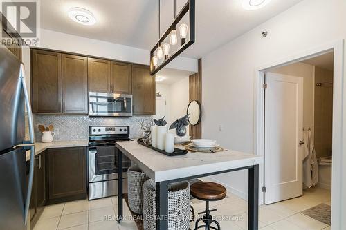 #313 -2490 Old Bronte Rd, Oakville, ON - Indoor Photo Showing Kitchen With Upgraded Kitchen
