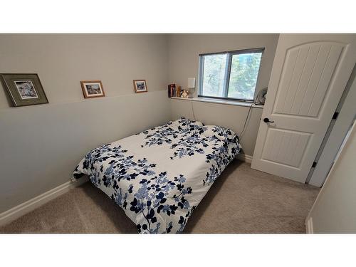 220 Chase Rd, Christina Lake, BC - Indoor Photo Showing Bedroom