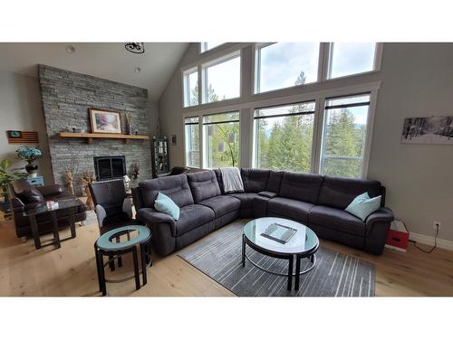 220 Chase Rd, Christina Lake, BC - Indoor Photo Showing Living Room With Fireplace