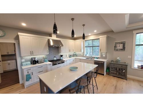 220 Chase Rd, Christina Lake, BC - Indoor Photo Showing Kitchen