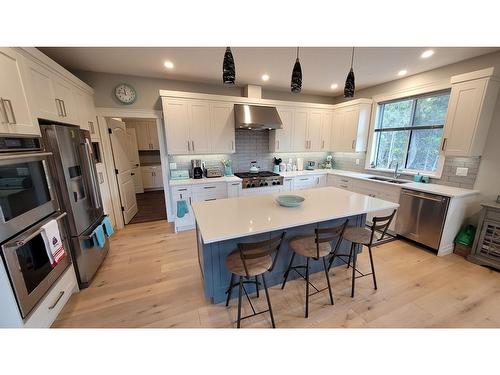 220 Chase Rd, Christina Lake, BC - Indoor Photo Showing Kitchen