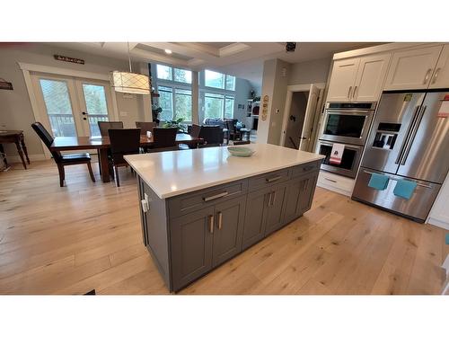 220 Chase Rd, Christina Lake, BC - Indoor Photo Showing Kitchen