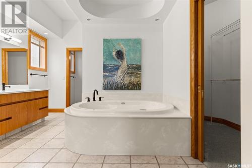 18 Porter Bay, Emerald Park, SK - Indoor Photo Showing Bathroom