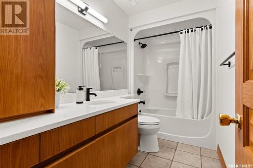 18 Porter Bay, Emerald Park, SK - Indoor Photo Showing Bathroom
