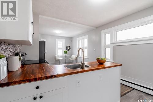 2023 Broder Street, Regina, SK - Indoor Photo Showing Kitchen