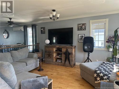 107 Lansdowne Street, Campbellton, NB - Indoor Photo Showing Living Room