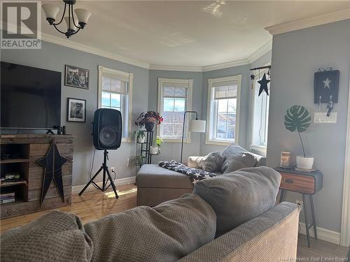 107 Lansdowne Street, Campbellton, NB - Indoor Photo Showing Living Room