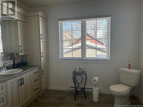 107 Lansdowne Street, Campbellton, NB - Indoor Photo Showing Bathroom