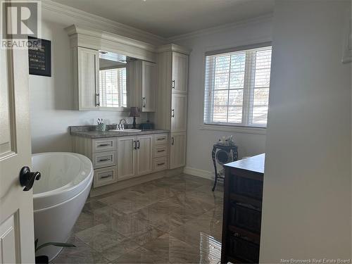 107 Lansdowne Street, Campbellton, NB - Indoor Photo Showing Bathroom