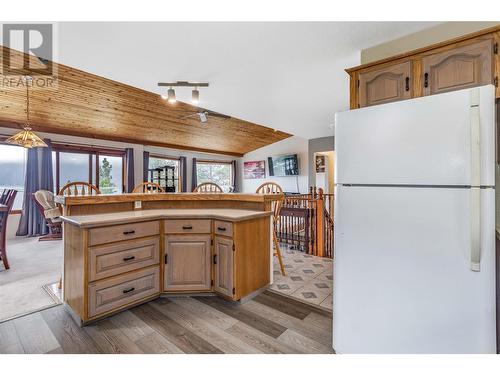 12874 Carrs Landing Road, Lake Country, BC - Indoor Photo Showing Kitchen