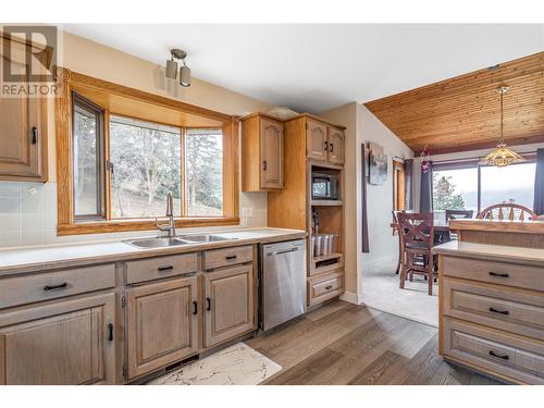 12874 Carrs Landing Road, Lake Country, BC - Indoor Photo Showing Kitchen With Double Sink