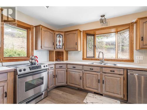 12874 Carrs Landing Road, Lake Country, BC - Indoor Photo Showing Kitchen