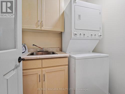 1121 Pettit Road, Fort Erie, ON - Indoor Photo Showing Laundry Room