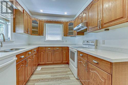 24 Barker St, London, ON - Indoor Photo Showing Kitchen With Double Sink